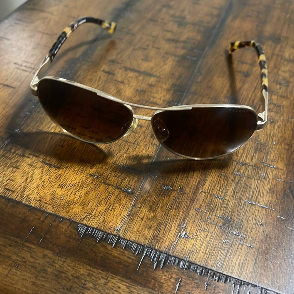 Tortoise/gold aviators